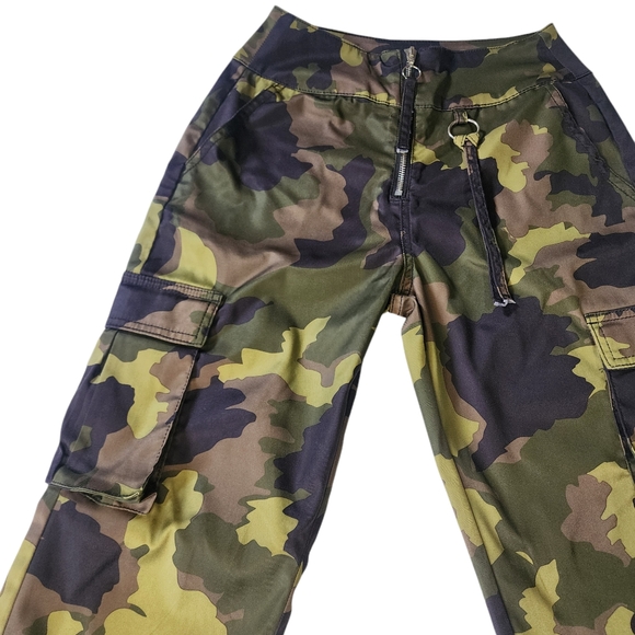 Wild Fable Camo Cargo Hi Rise Pants Sz 0 - Picture 3 of 7